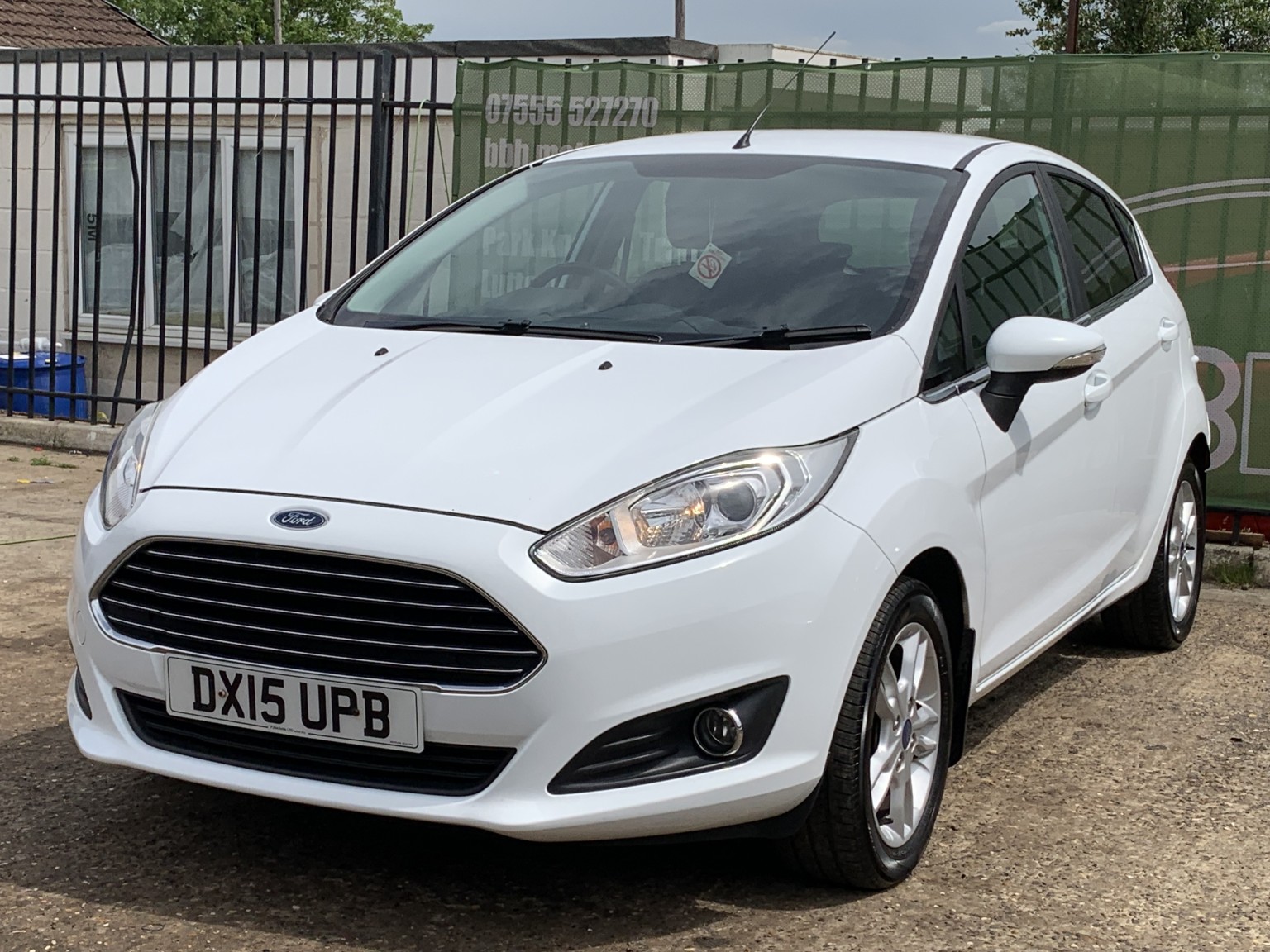2015 Ford FIESTA 1.0 T Zetec, exterior view 3