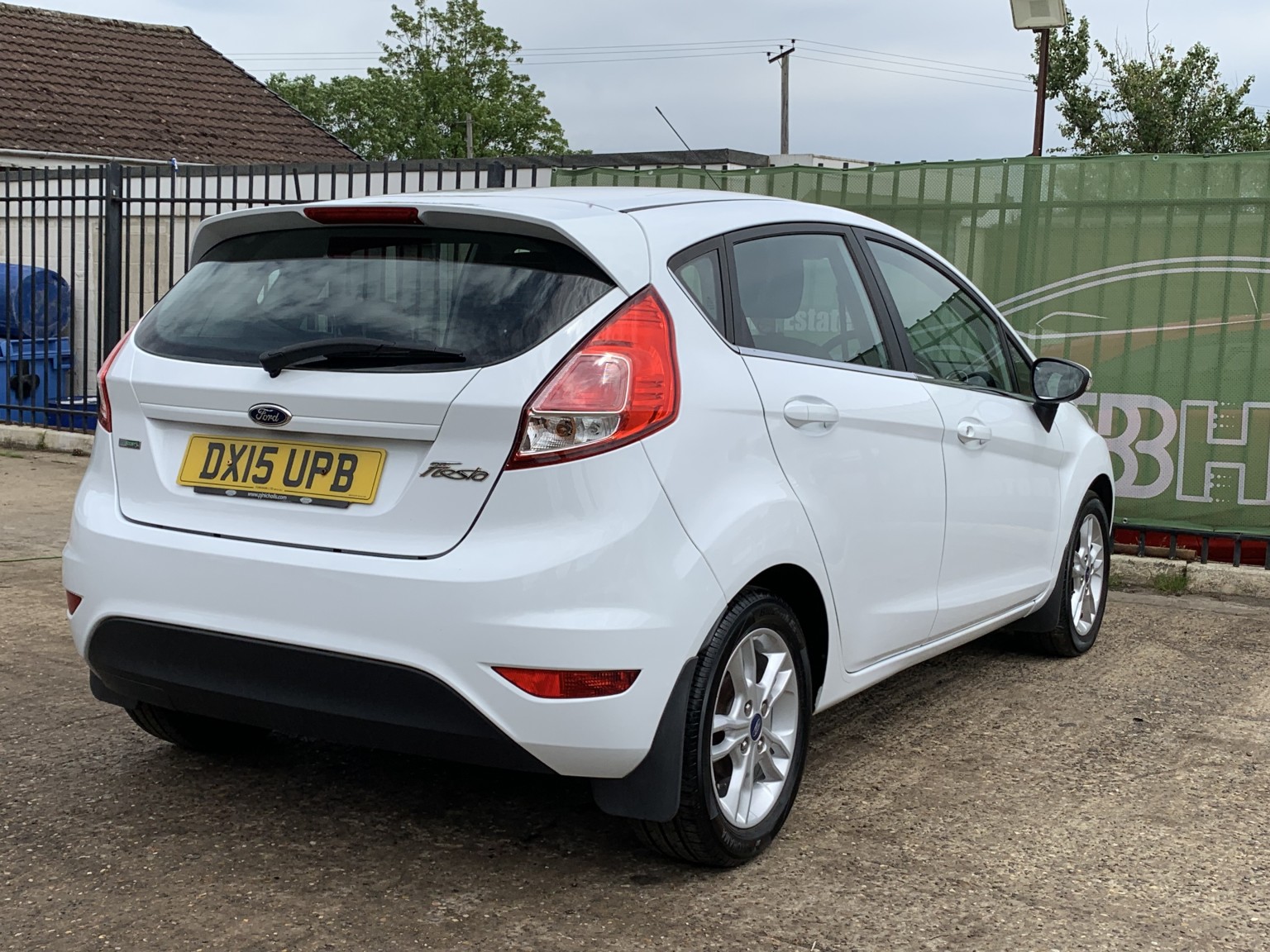2015 Ford FIESTA 1.0 T Zetec, exterior view 4