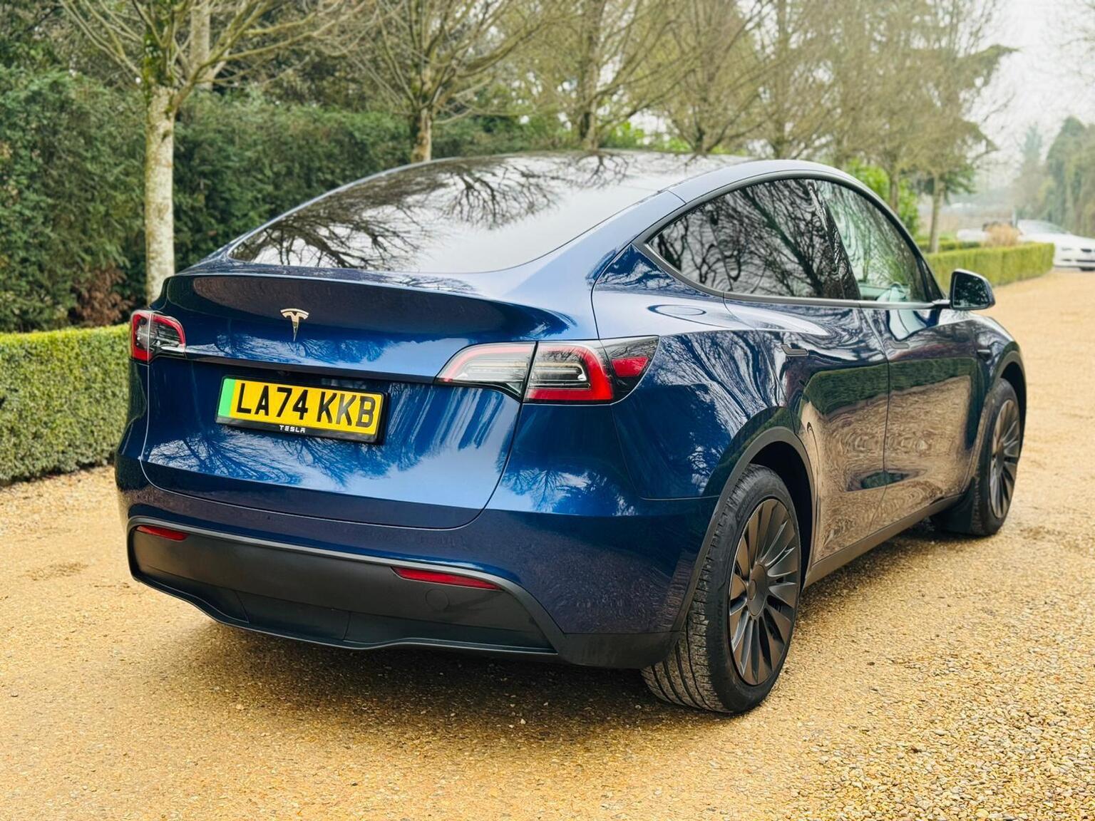 2024 Tesla MODEL Y Long Range Auto RWD 5dr, exterior view 4