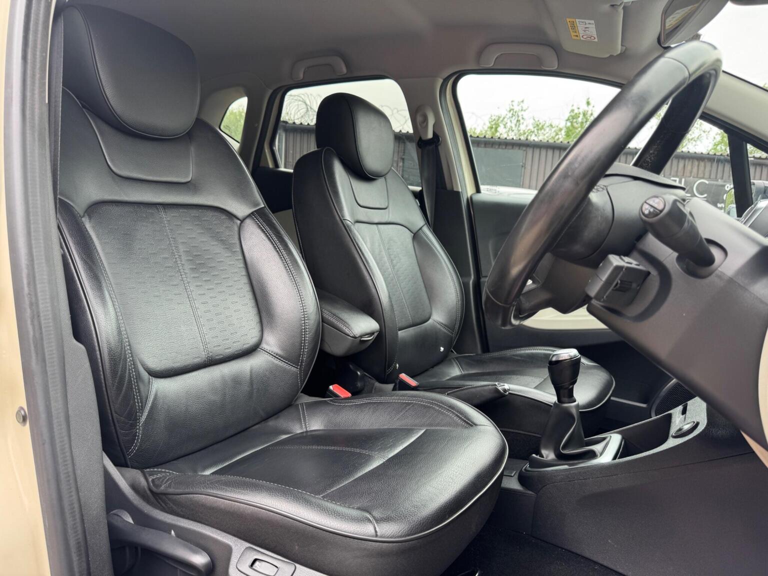 2018 Renault CAPTUR 1.5 dCi ENERGY GT Line Euro 6 (s/s) 5dr, exterior view 3