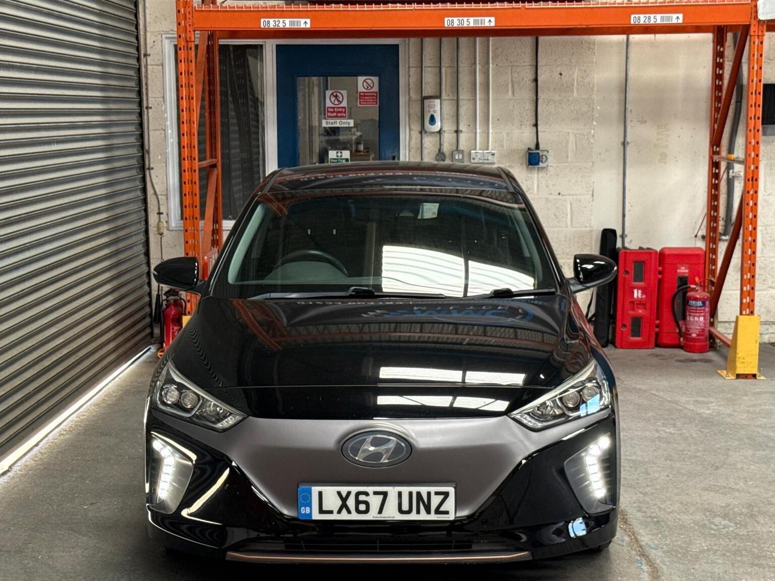 2017 Hyundai IONIQ 28kWh Premium SE Auto 5dr, exterior view 3