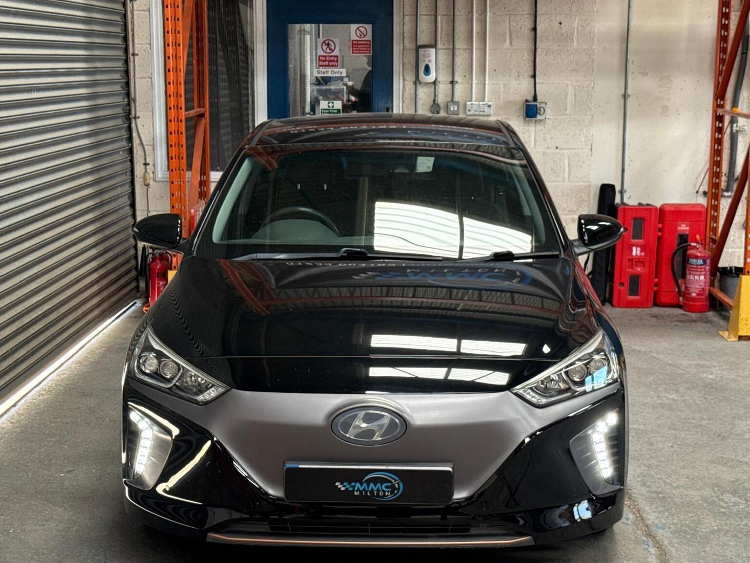 2017 Hyundai IONIQ 28kWh Premium SE Auto 5dr, exterior view 4