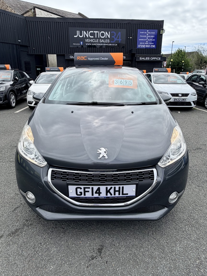 2014 Peugeot 208 1.0 VTi Active, exterior view 2