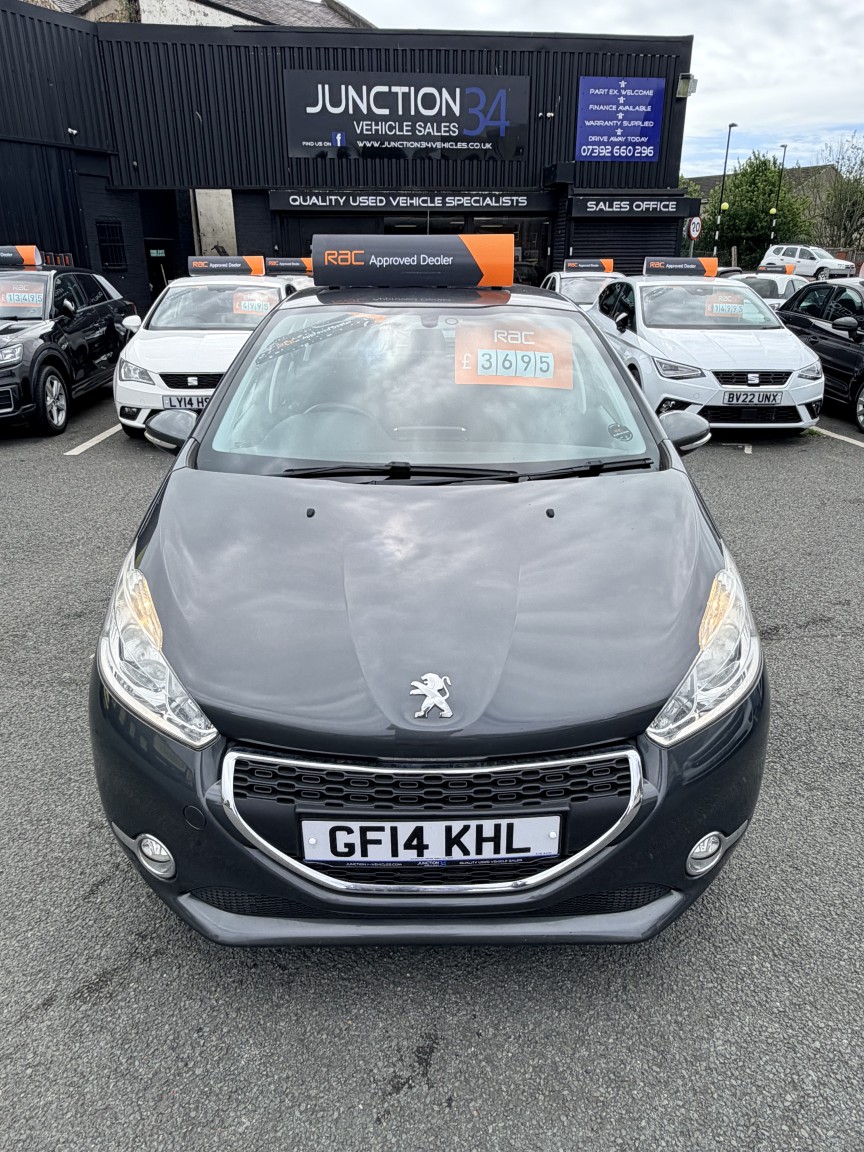 2014 Peugeot 208 1.0 VTi Active, exterior view 3