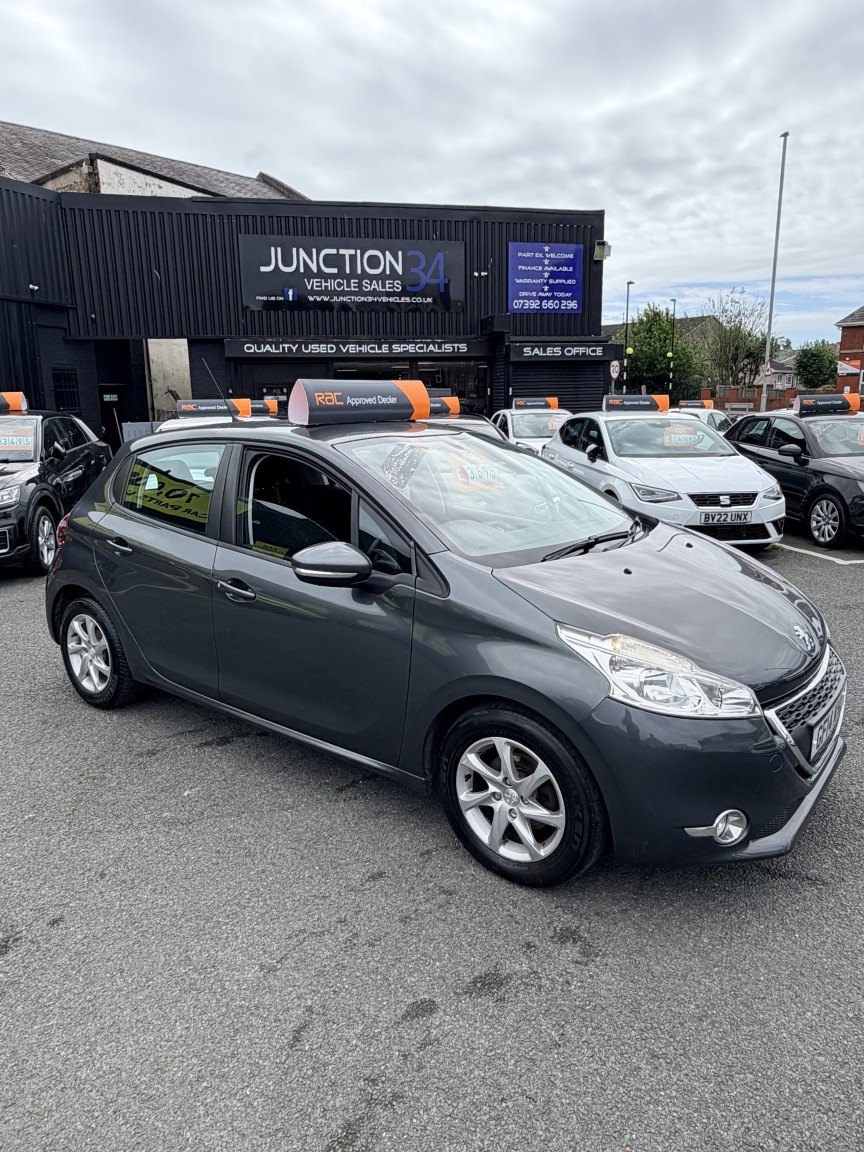 2014 Peugeot 208 1.0 VTi Active, exterior view 4