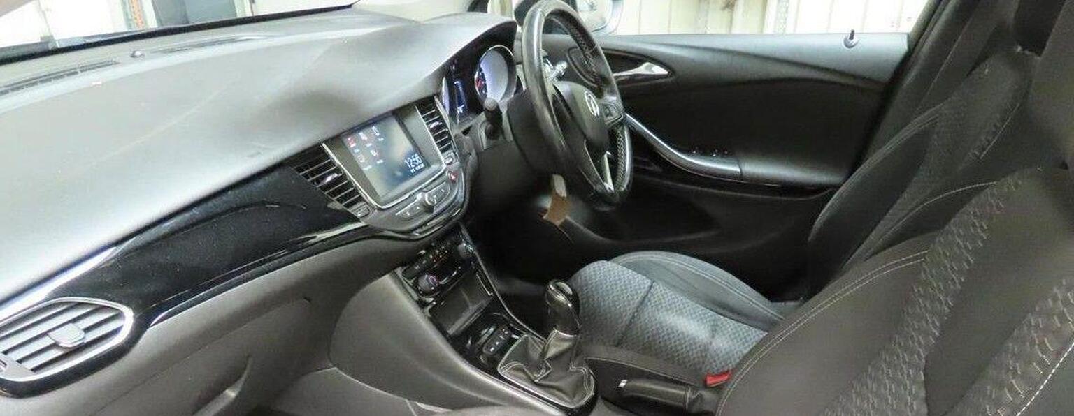2019 Vauxhall ASTRA 1.4i Turbo SRi Euro 6 5dr, exterior view 2