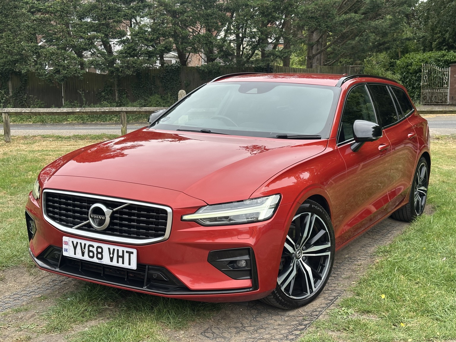 2019 Volvo V60 2.0 R-Design Pro D4, exterior view 2