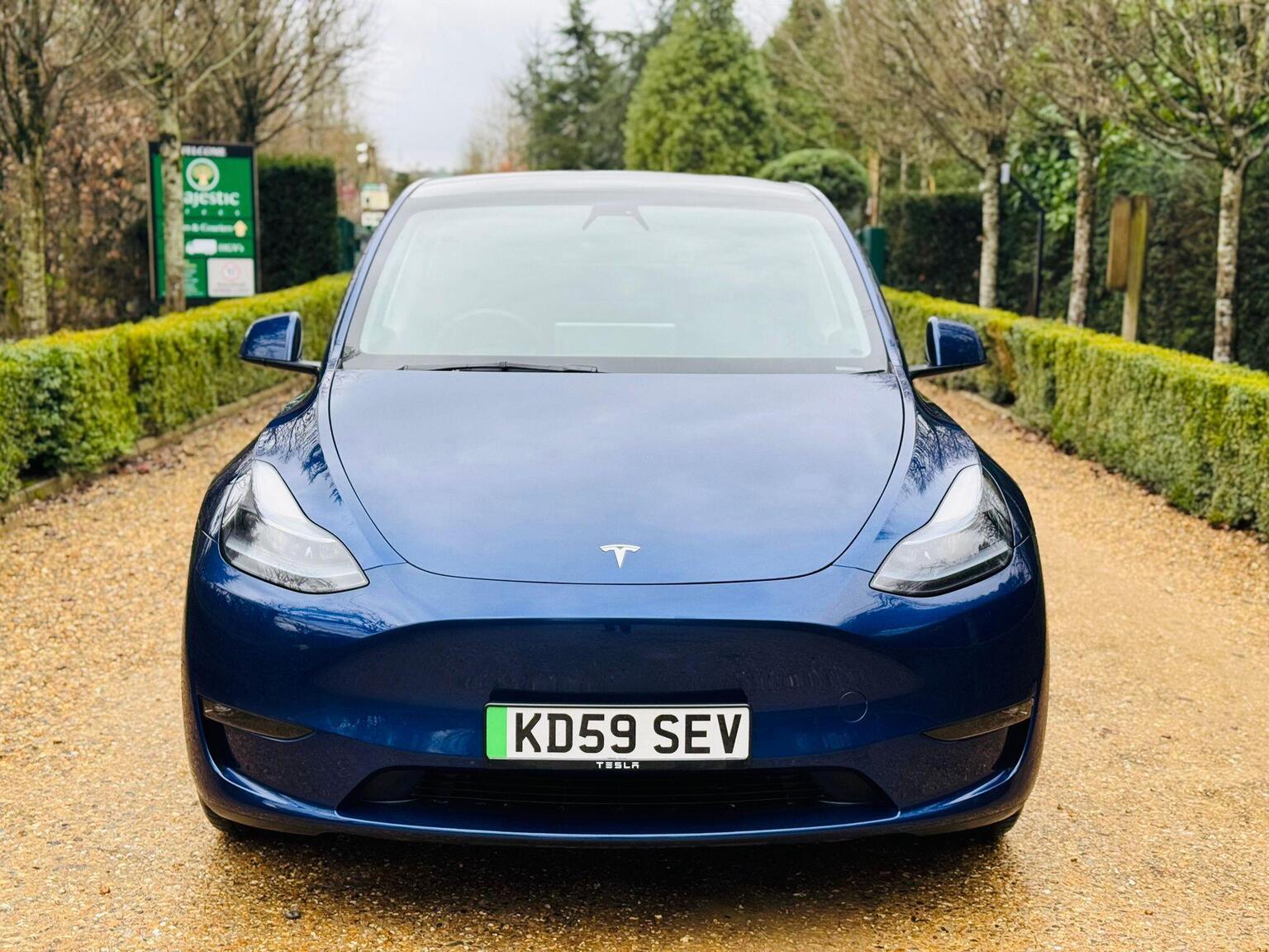 2023 Tesla MODEL Y (Dual Motor) Long Range Auto 4WDE 5dr, exterior view 3