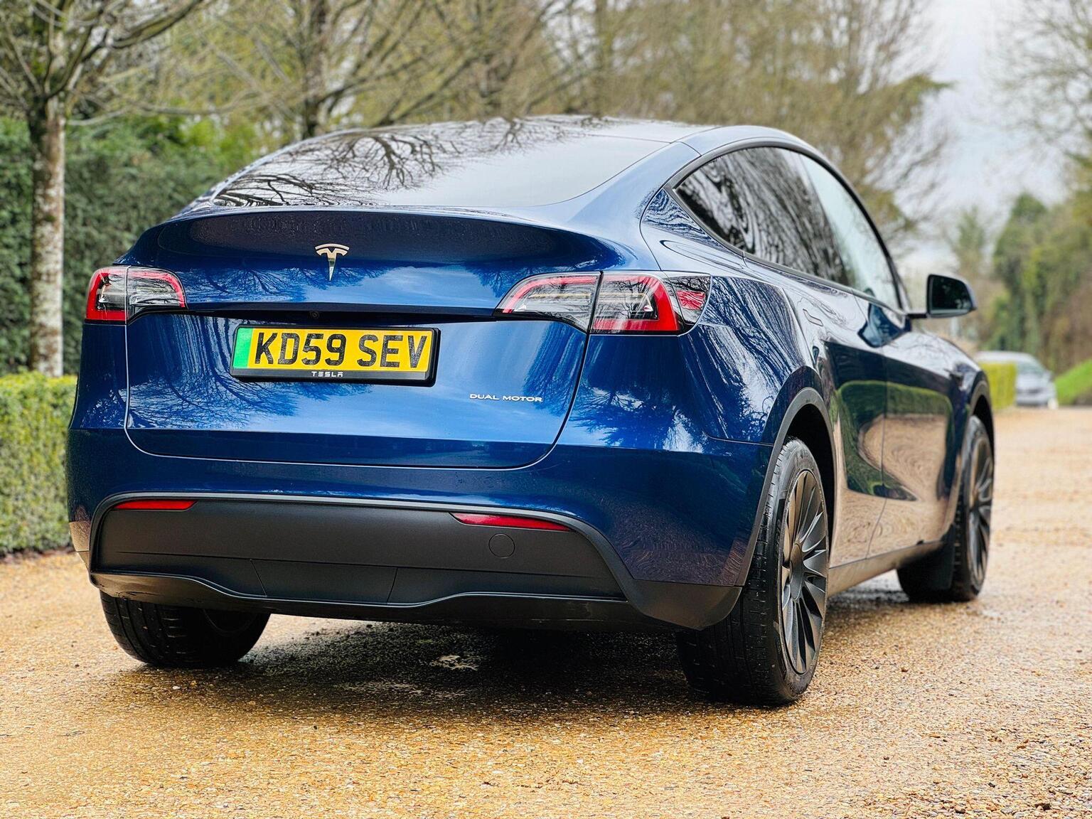 2023 Tesla MODEL Y (Dual Motor) Long Range Auto 4WDE 5dr, exterior view 4