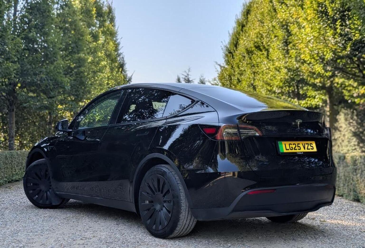2025 Tesla MODEL Y Long Range Auto RWD 5dr, exterior view 4