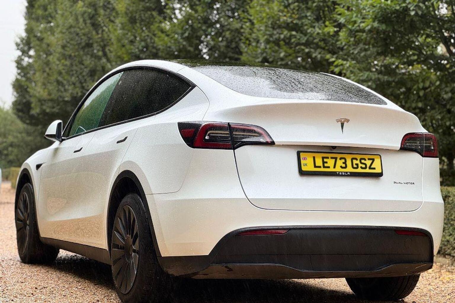 2024 Tesla MODEL Y (Dual Motor) Long Range Auto 4WDE 5dr, exterior view 4
