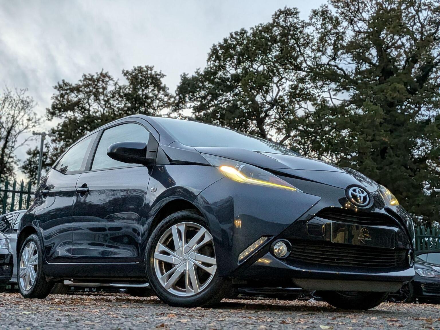 2015 Toyota AYGO 1.0 VVT-i x-pression x-wave Euro 5 5dr Euro 5, exterior view 4
