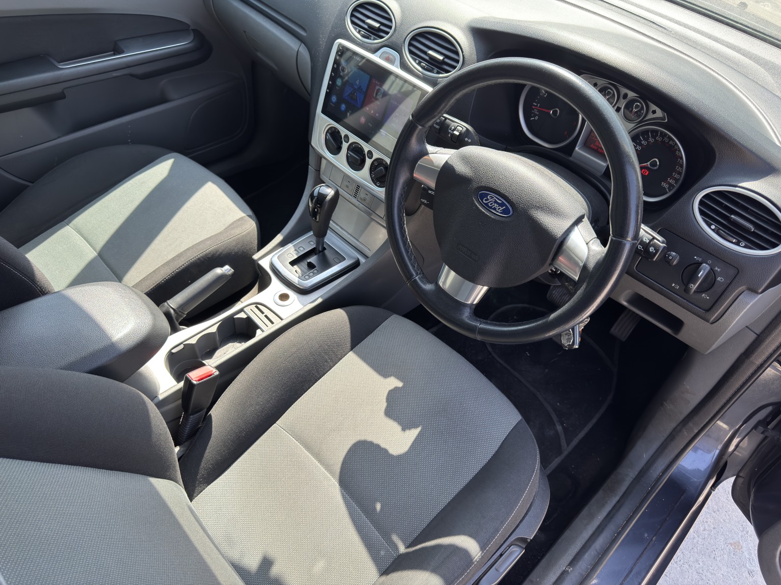 2010 Ford FOCUS 1.6 Zetec 5dr Auto, exterior view 3