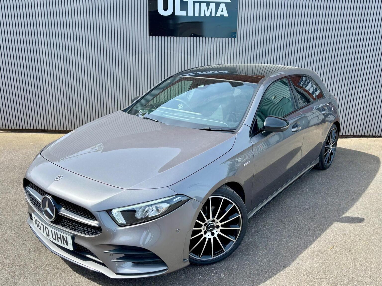 2021 Mercedes-Benz A CLASS 2.0 A200d Exclusive Edition 8G-DCT Euro 6 (s/s) 5dr, exterior view 2