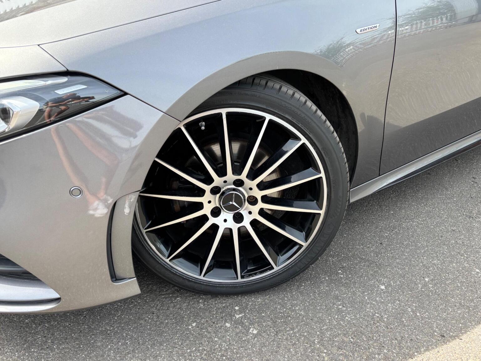 2021 Mercedes-Benz A CLASS 2.0 A200d Exclusive Edition 8G-DCT Euro 6 (s/s) 5dr, exterior view 3