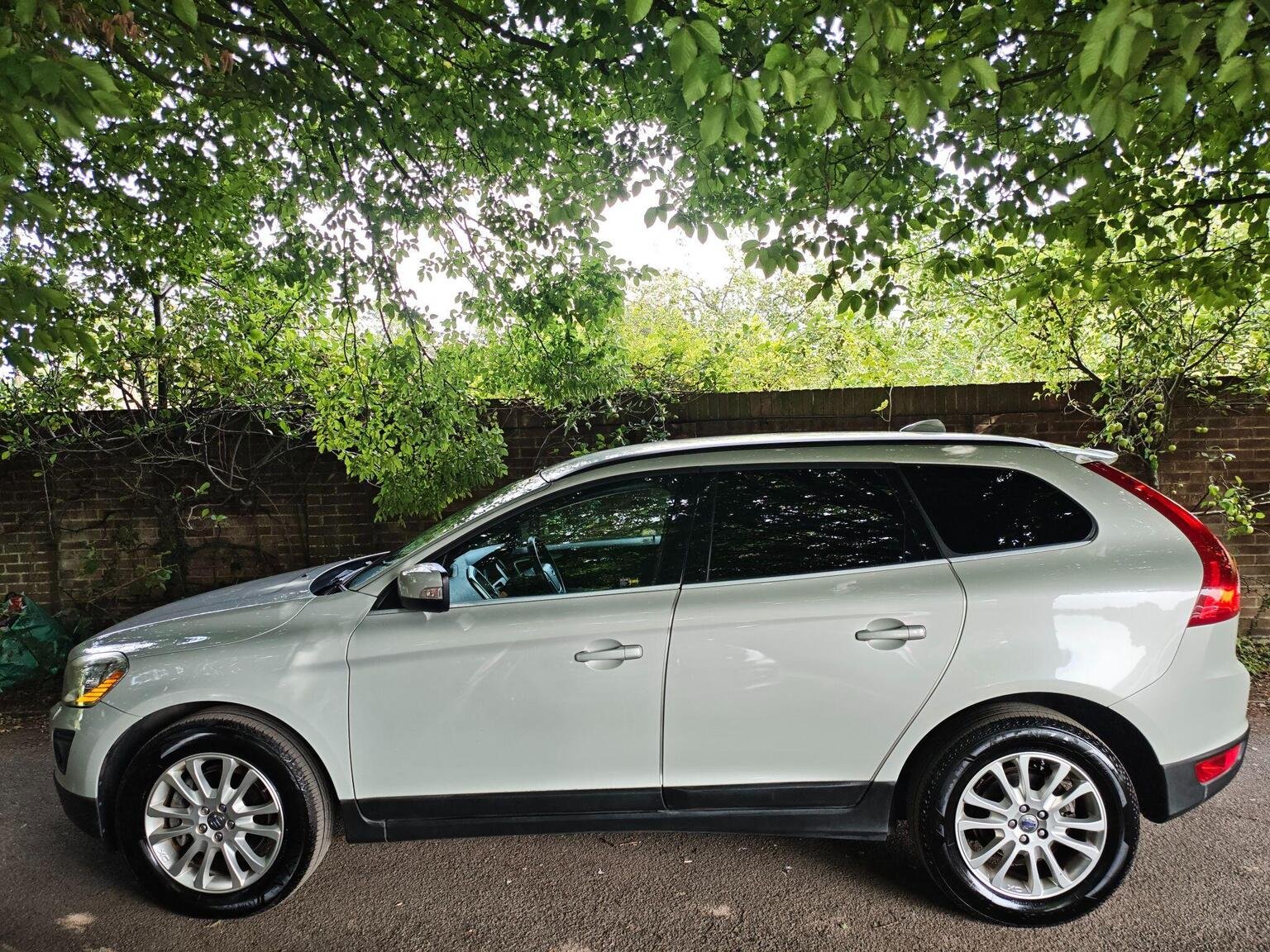 2010 Volvo XC60 3.0 T6 SE Lux Geartronic AWD Euro 5 5dr for sale, exterior front view