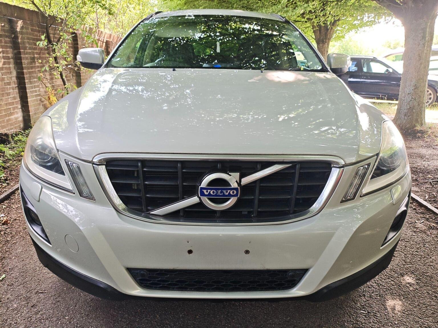 2010 Volvo XC60 3.0 T6 SE Lux Geartronic AWD Euro 5 5dr, exterior view 3