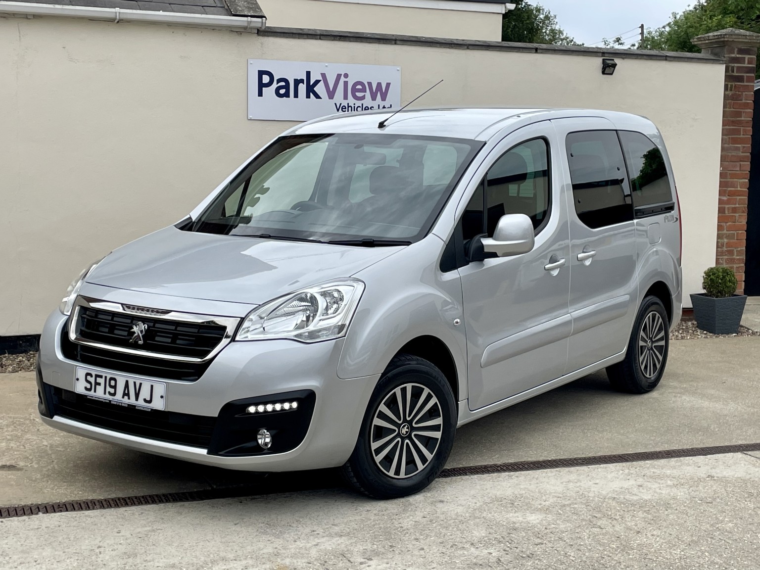 2019 Peugeot PARTNER TEPEE  1.6 BlueHDie Active Automatic HORIZON – ALLIED MOBILITY CONVERSION WHEELCHAIR ADAPTED 2019, exterior view 3