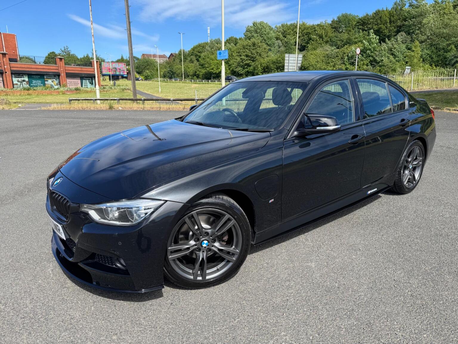 2017 BMW 3 SERIES 2.0 330e 7.6kWh M Sport Auto Euro 6 (s/s) 4dr, exterior view 3