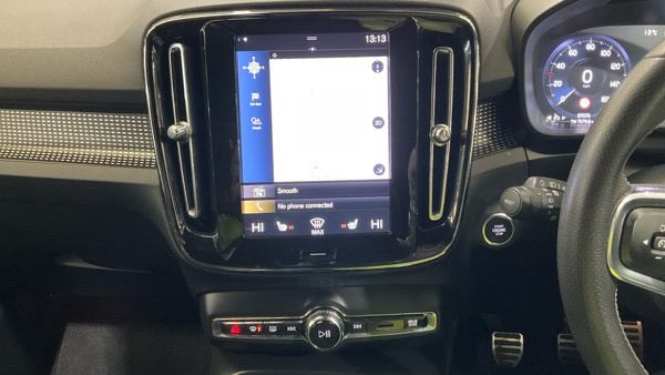 2019 Volvo XC40 D3 R-DESIGN, exterior view 3