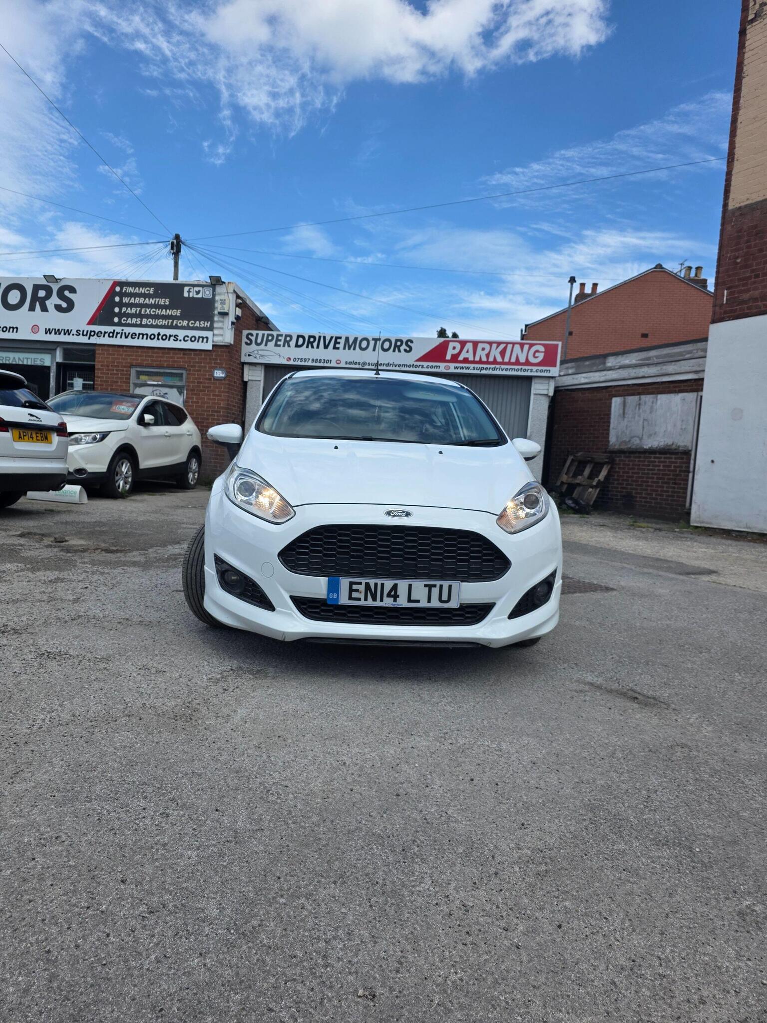 2014 Ford FIESTA 1.0T EcoBoost Zetec S Euro 5 (s/s) 3dr, exterior view 2