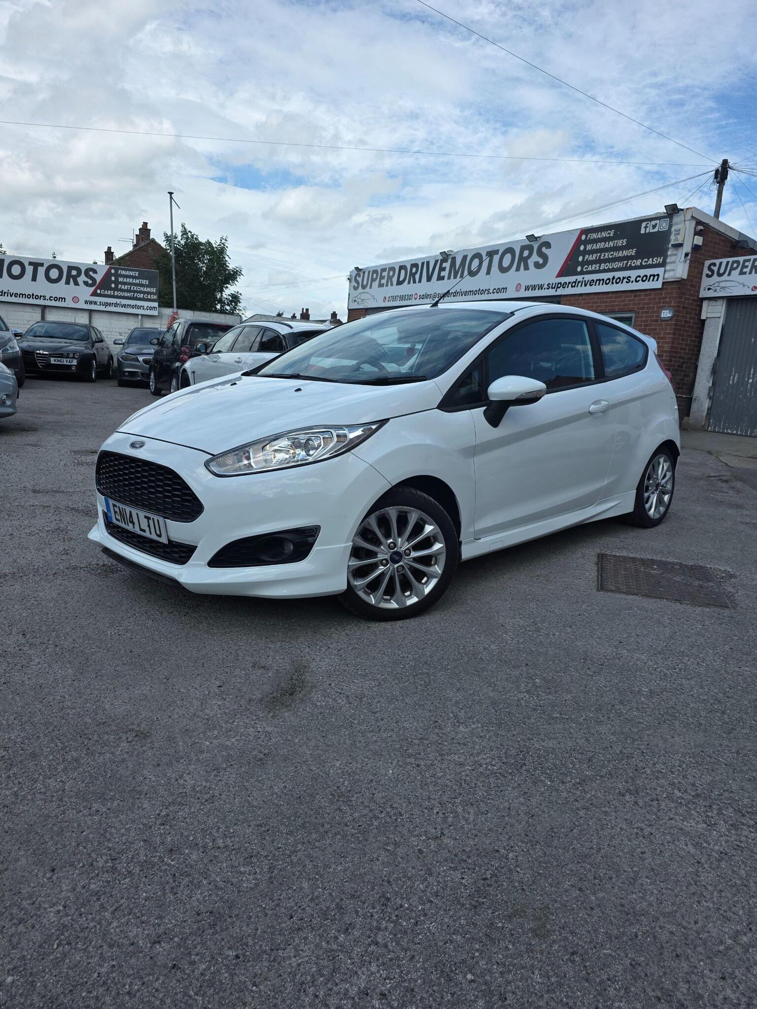 2014 Ford FIESTA 1.0T EcoBoost Zetec S Euro 5 (s/s) 3dr, exterior view 3