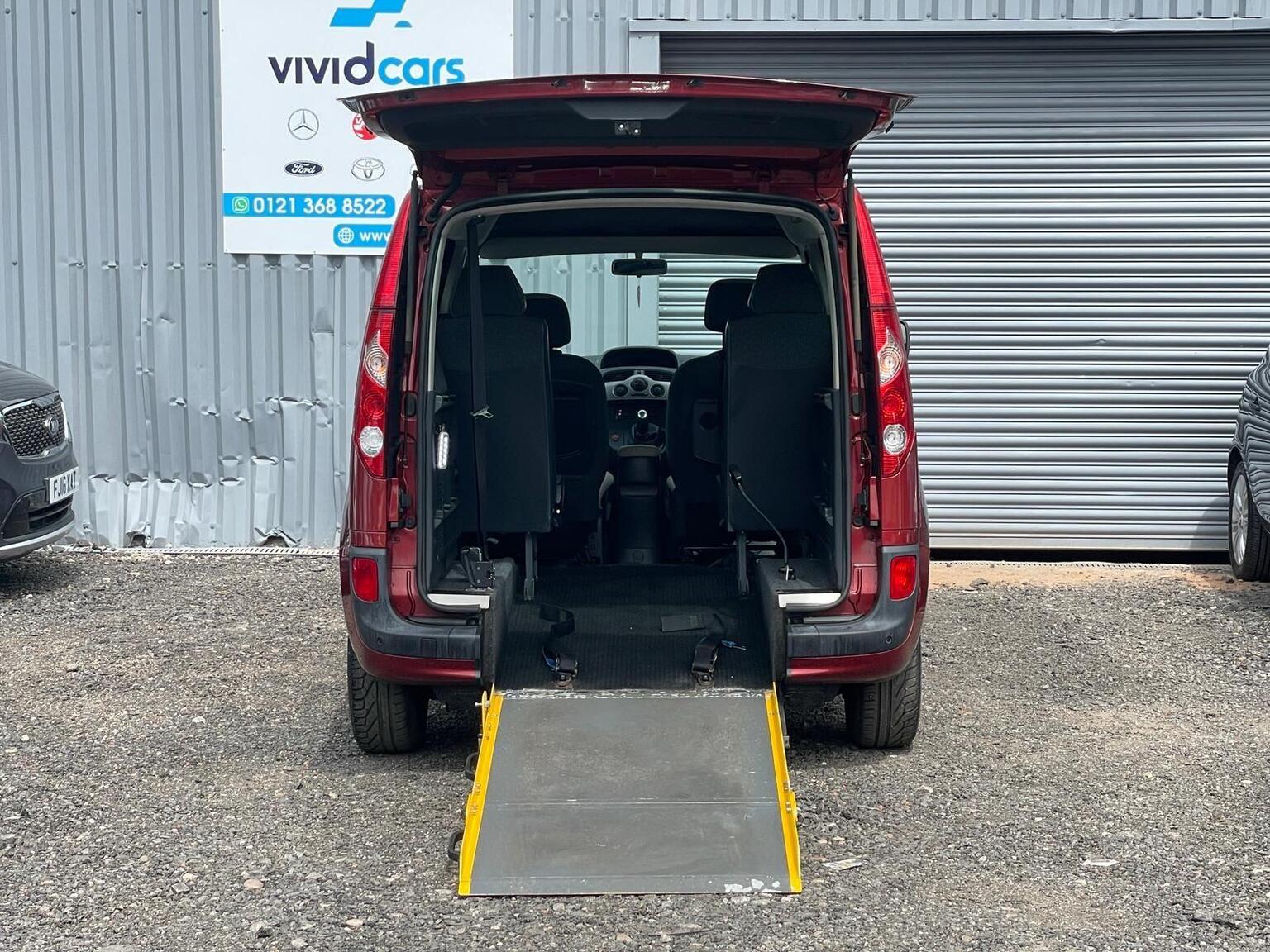 2011 Renault Kangoo 1.5 dCi Expression Euro 5 5dr, exterior view 3