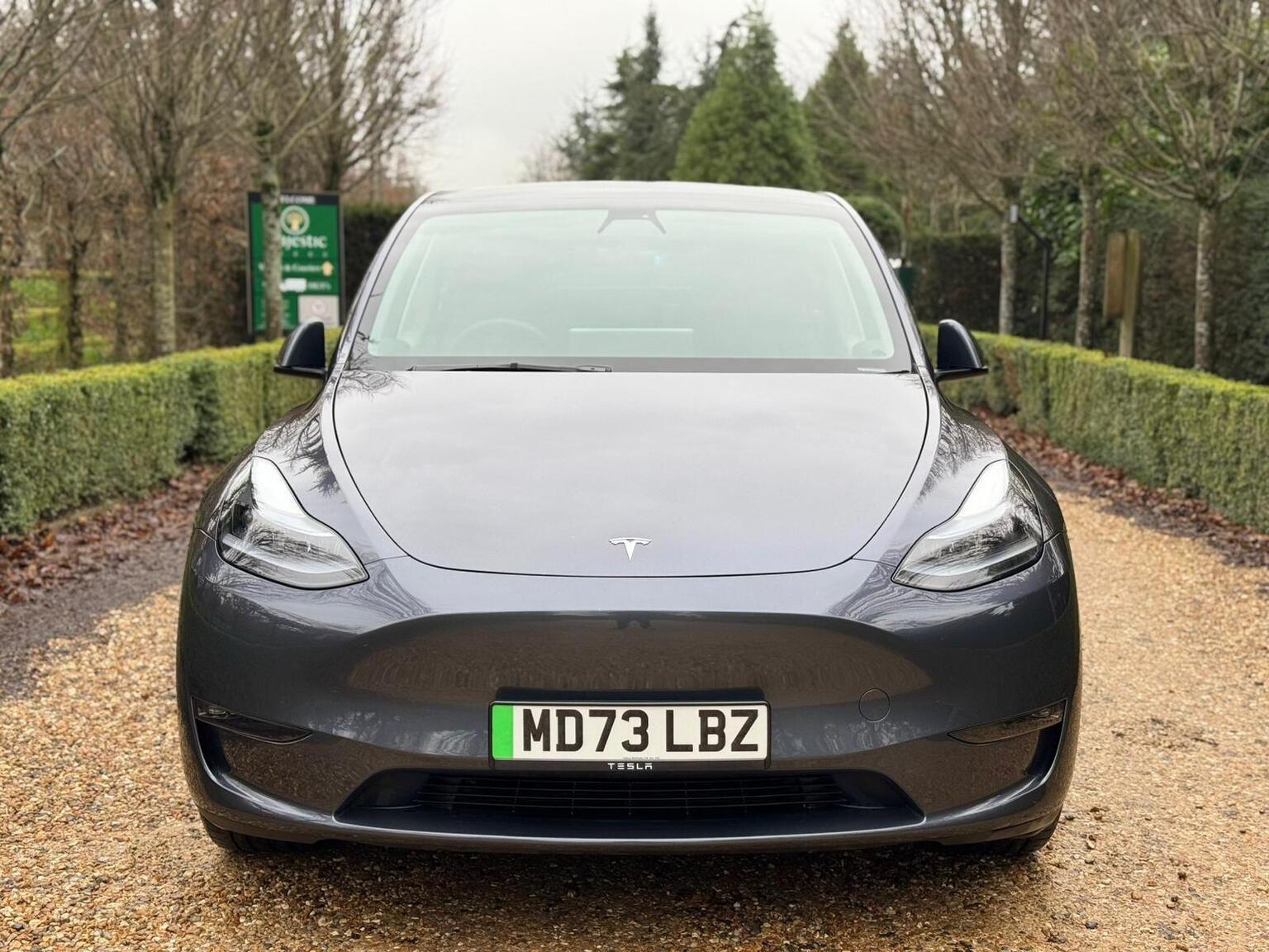 2023 Tesla MODEL Y (Dual Motor) Long Range Auto 4WDE 5dr, exterior view 3