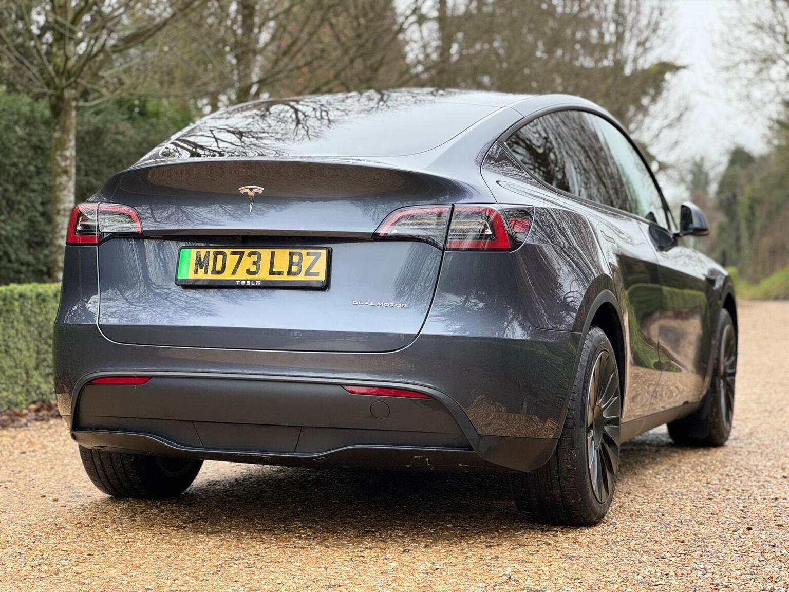 2023 Tesla MODEL Y (Dual Motor) Long Range Auto 4WDE 5dr, exterior view 4