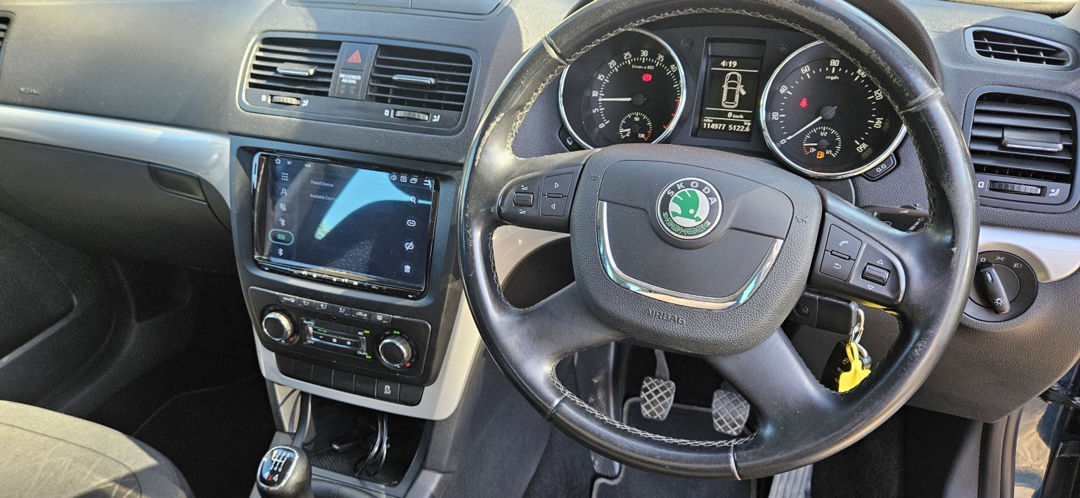 2013 Skoda YETI 2.0 TDI SE Plus 4x4, exterior view 2