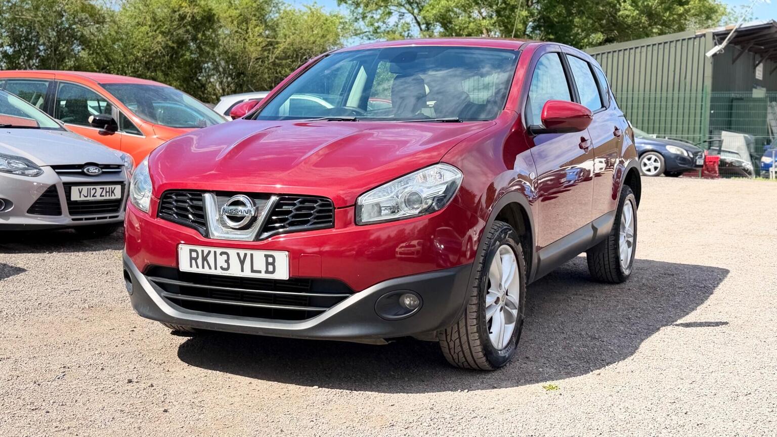 2013 Nissan QASHQAI 1.5 dCi Acenta 2WD Euro 5 5dr, exterior view 3