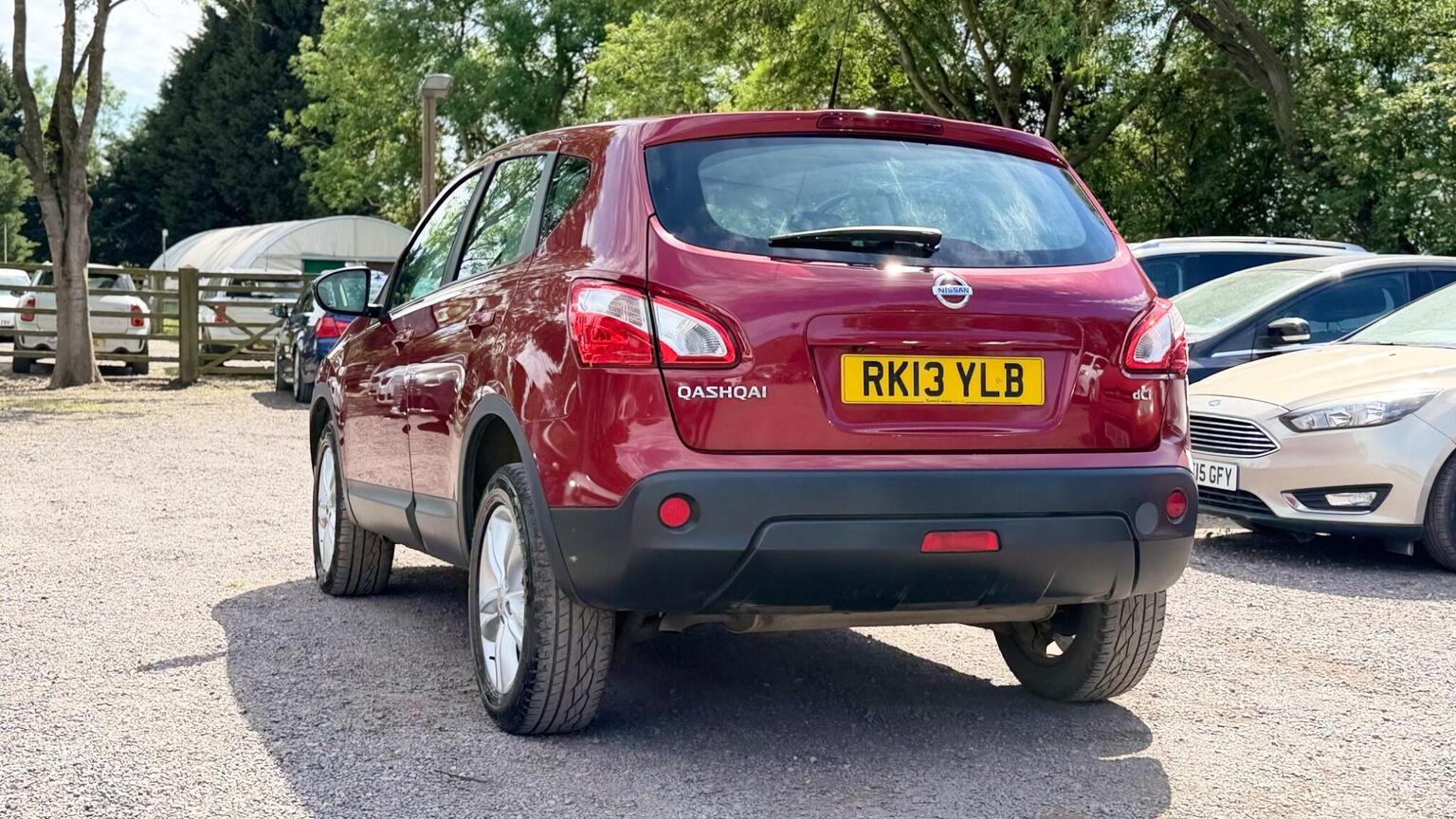2013 Nissan QASHQAI 1.5 dCi Acenta 2WD Euro 5 5dr, exterior view 4