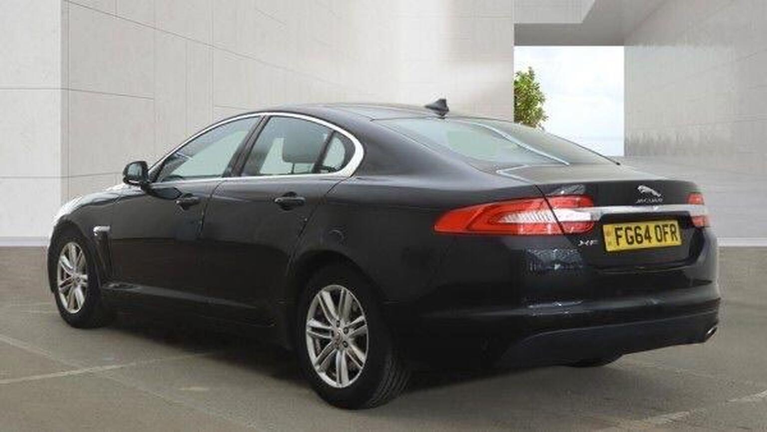 2014 Jaguar XF 2.2d Luxury Auto Euro 5 (s/s) 4dr, exterior view 4