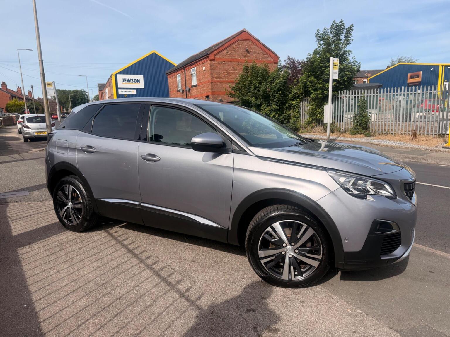 2018 Peugeot 3008 1.2 PureTech Allure Euro 6 (s/s) 5dr, exterior view 2