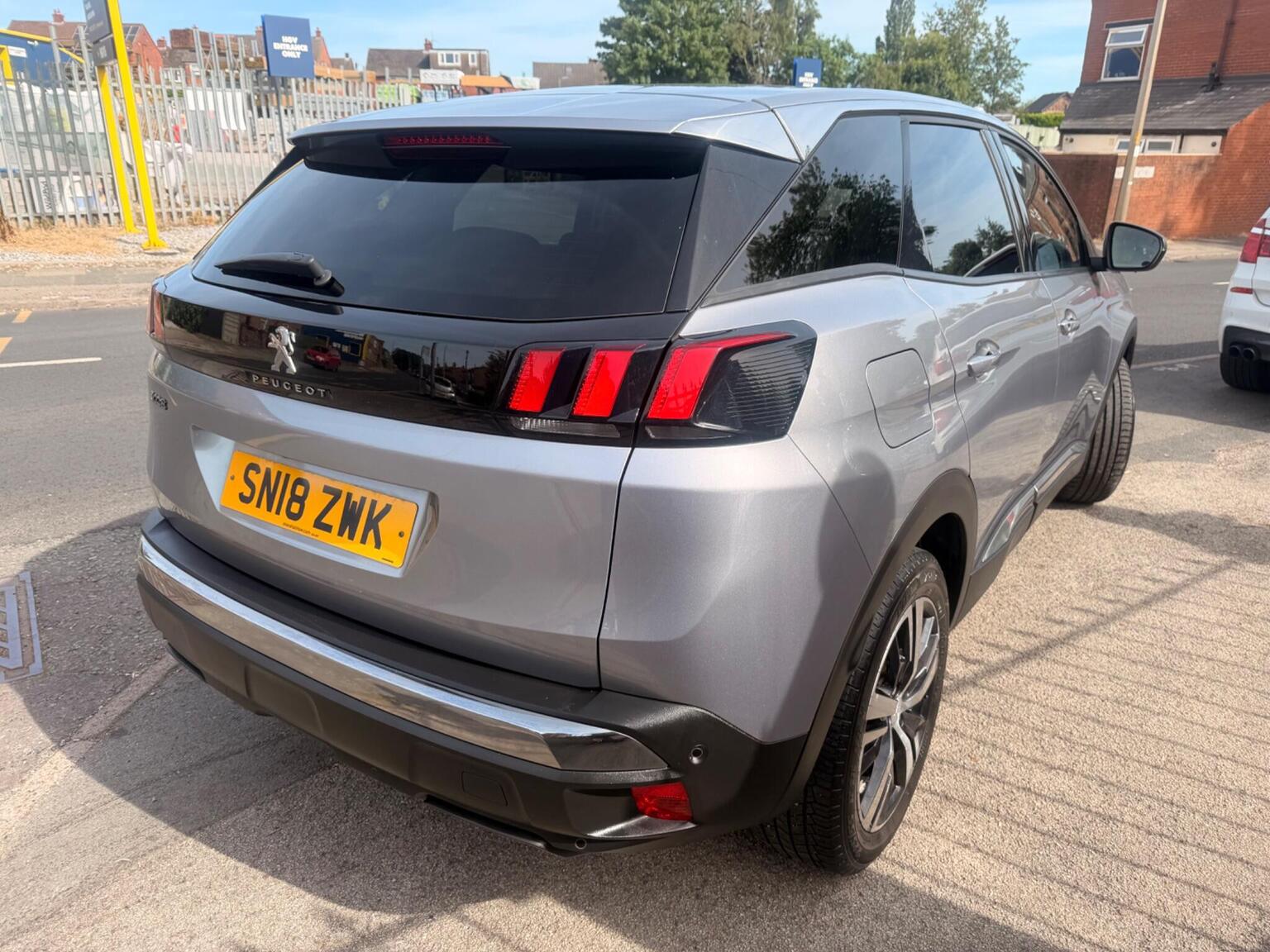 2018 Peugeot 3008 1.2 PureTech Allure Euro 6 (s/s) 5dr, exterior view 3