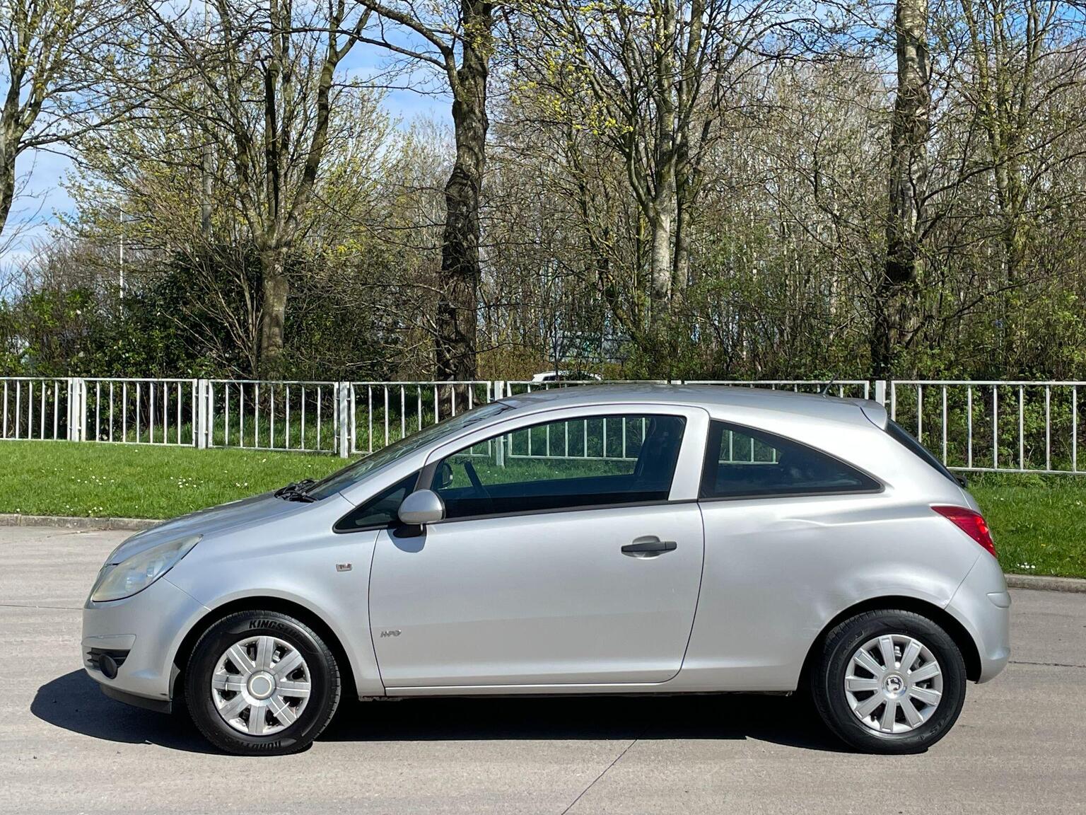 2009 Vauxhall CORSA 1.2i 16v Breeze 3dr, exterior view 4
