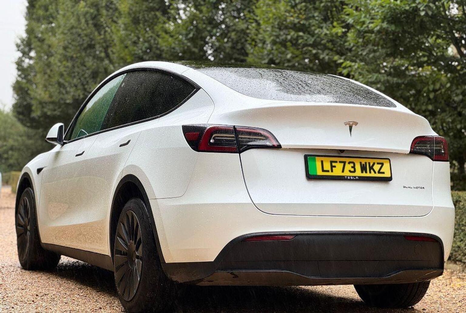 2023 Tesla MODEL Y (Dual Motor) Long Range Auto 4WDE 5dr, exterior view 4