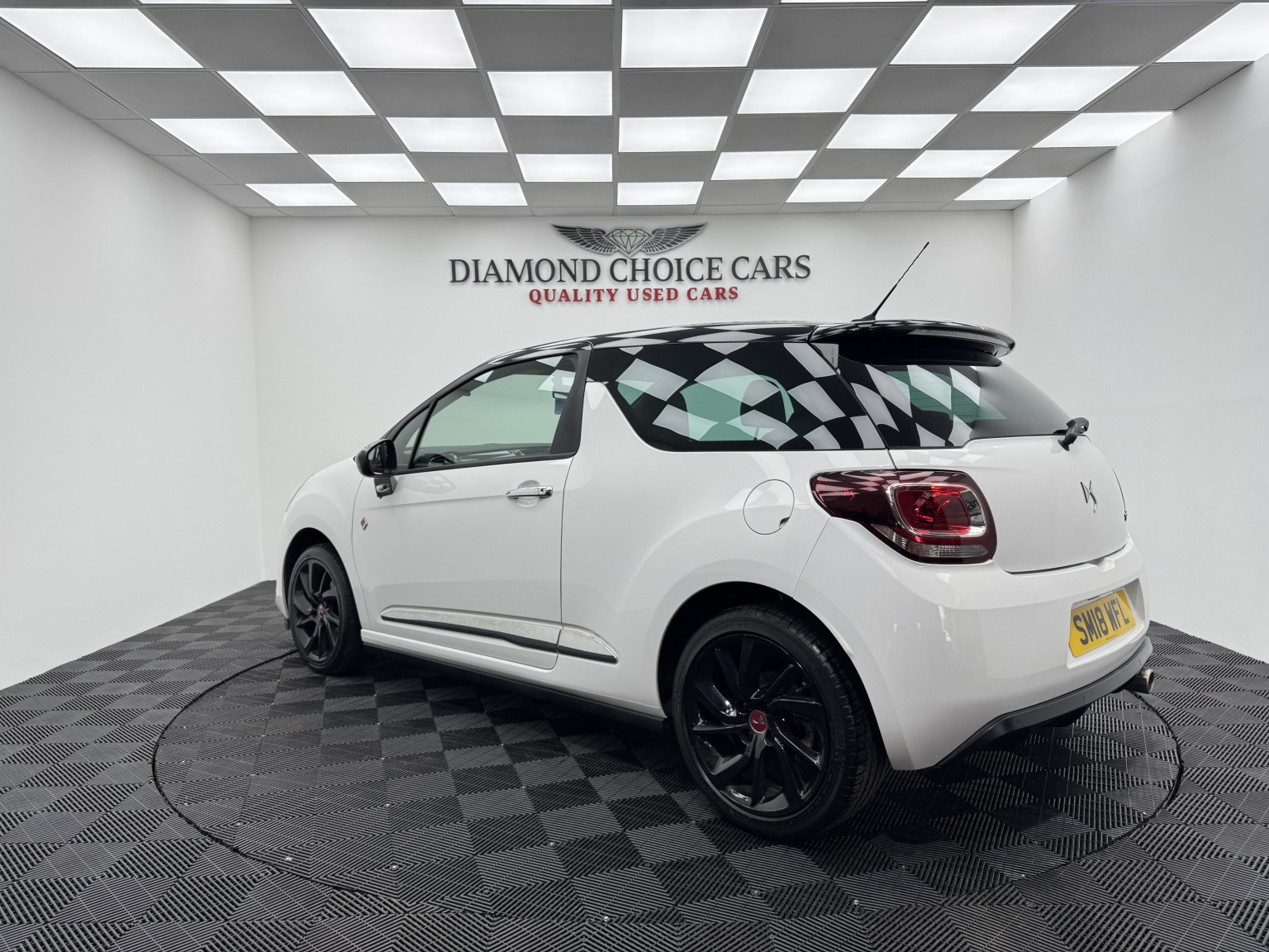 2018 Ds Automobiles DS 3 1.2 PureTech Performance Line, exterior view 4