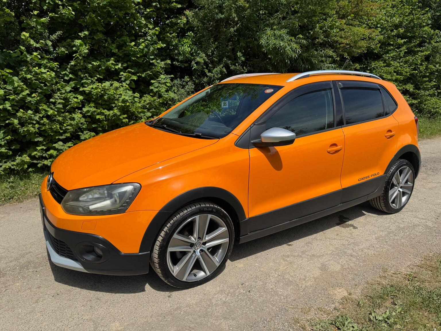 2013 Volkswagen POLO Cross Polo 1.2 TSI DSG Automatic, exterior view 2