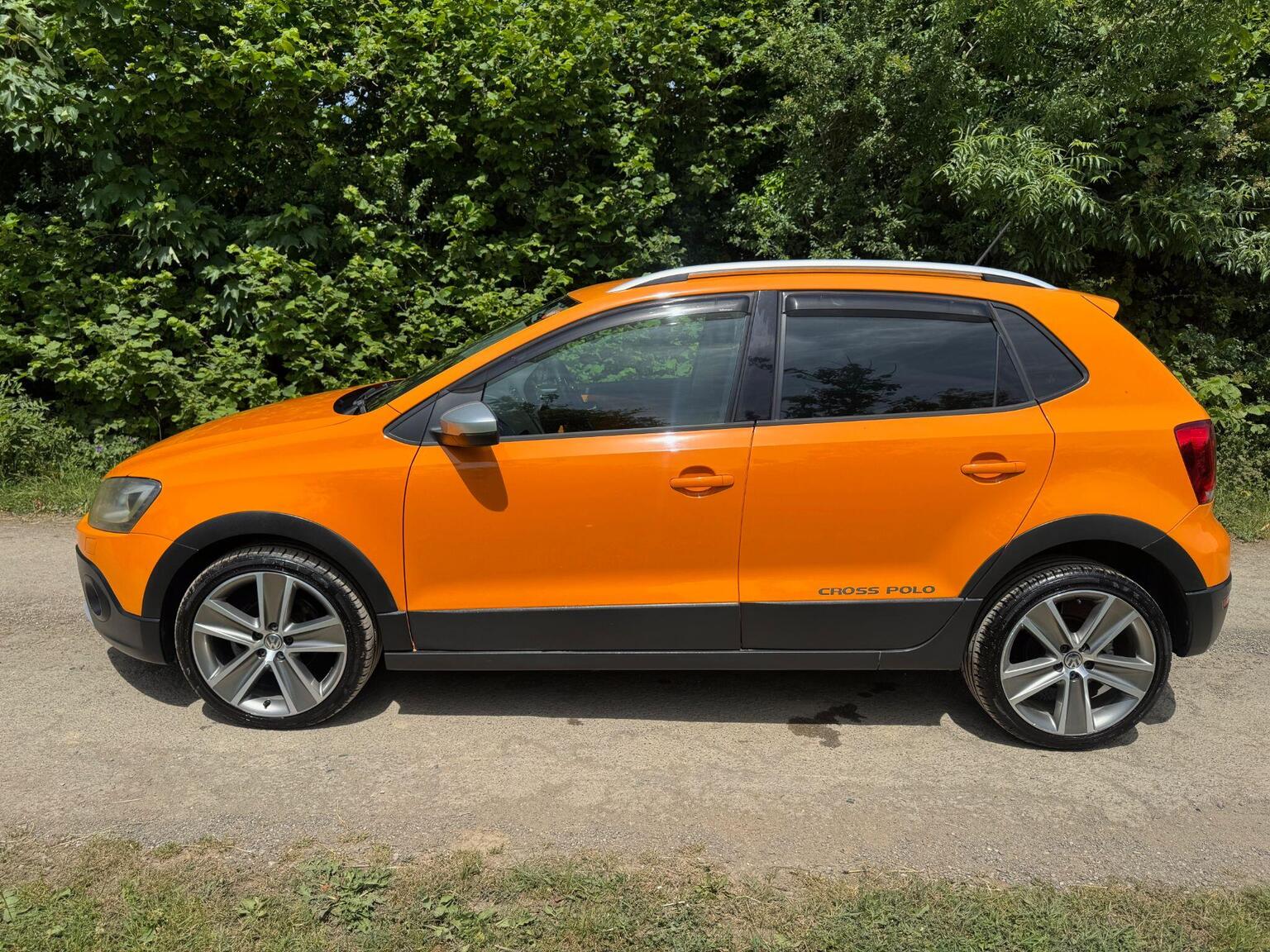 2013 Volkswagen POLO Cross Polo 1.2 TSI DSG Automatic, exterior view 3