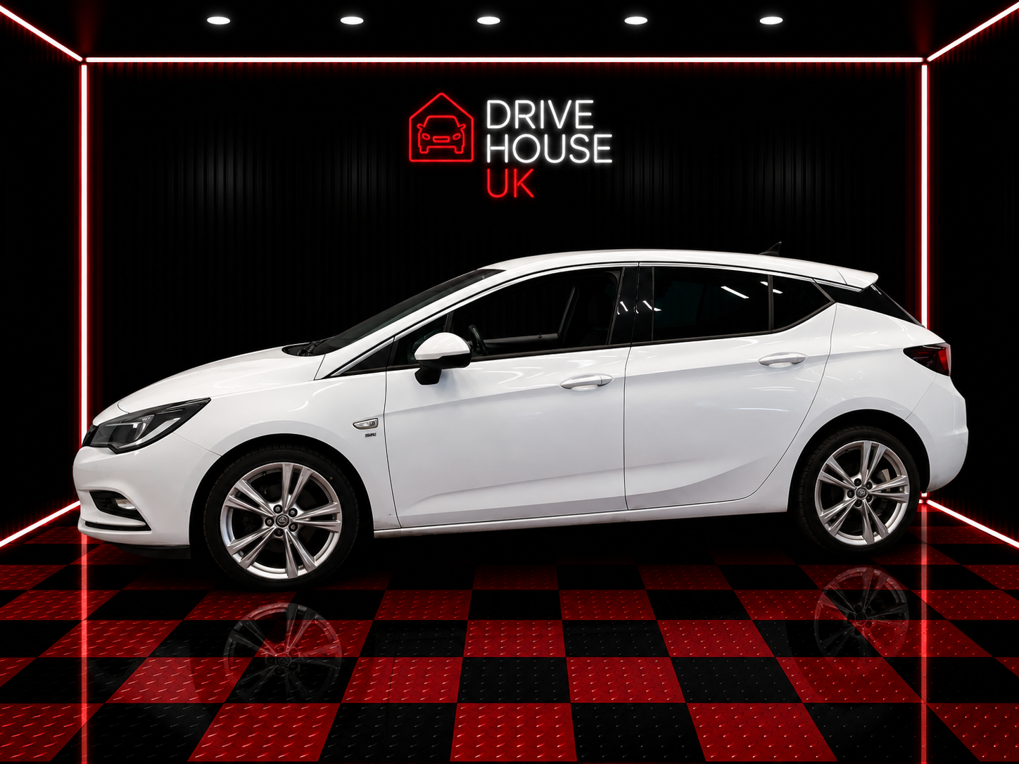 2018 Vauxhall ASTRA 1.6 CDTi BlueInjection SRi Nav, exterior view 2