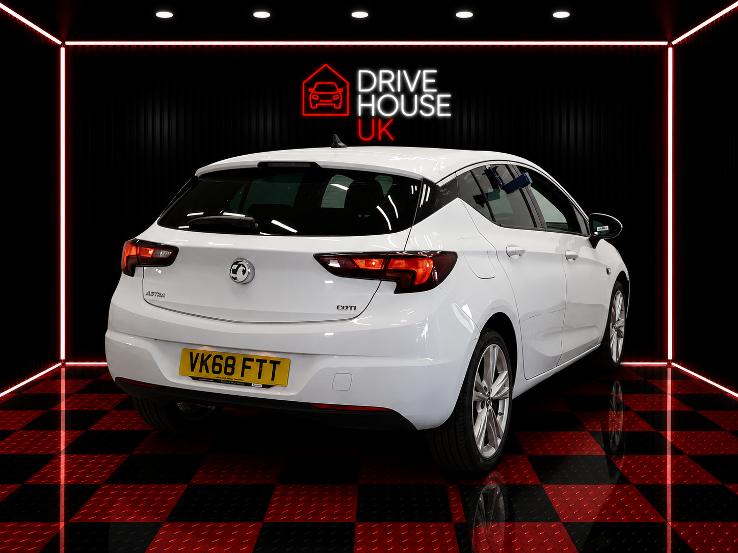 2018 Vauxhall ASTRA 1.6 CDTi BlueInjection SRi Nav, exterior view 3