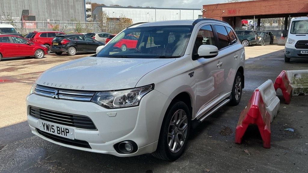 2015 Mitsubishi OUTLANDER 2.0 h 12kWh GX5h, exterior view 2