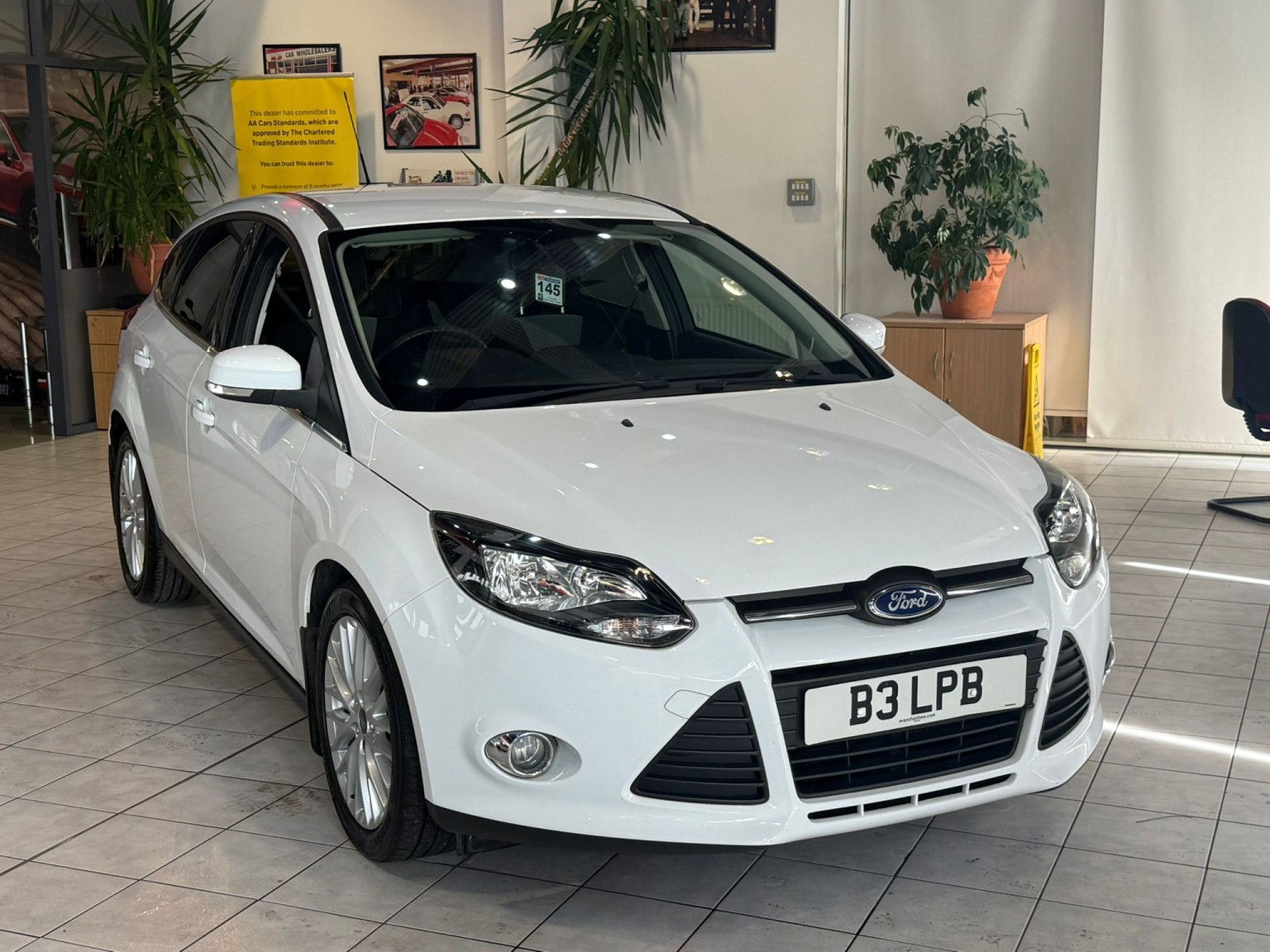 2013 Ford FOCUS 1.0 T EcoBoost Zetec, exterior view 2