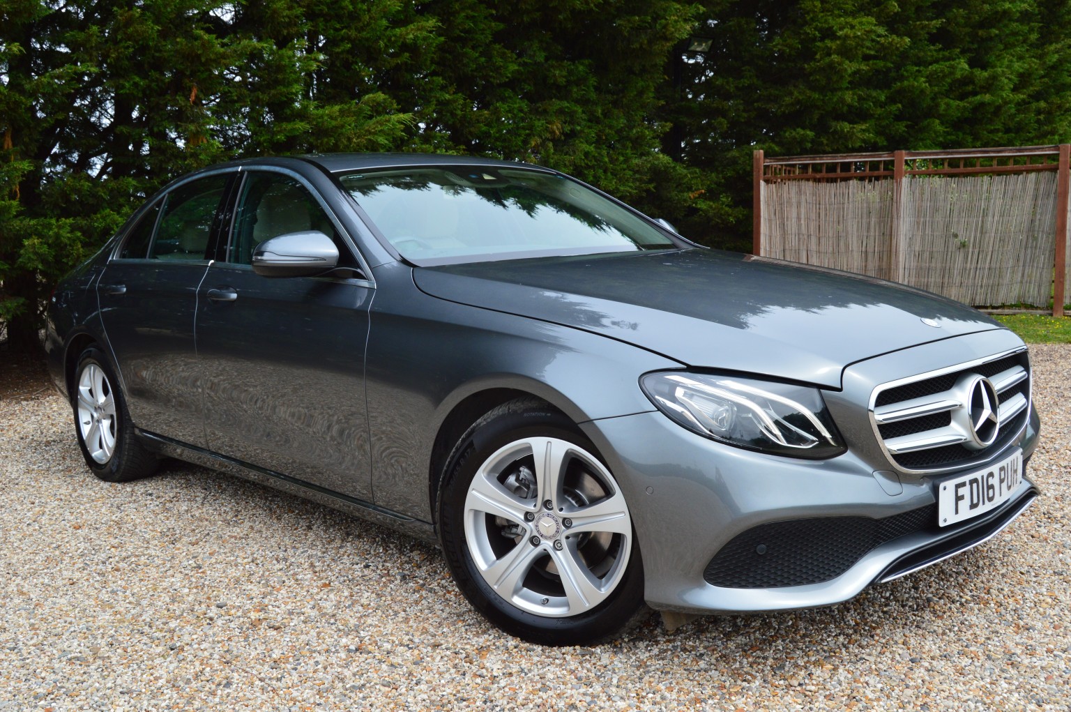 2016 Mercedes-Benz E CLASS 2.0 E220d SE, exterior view 3