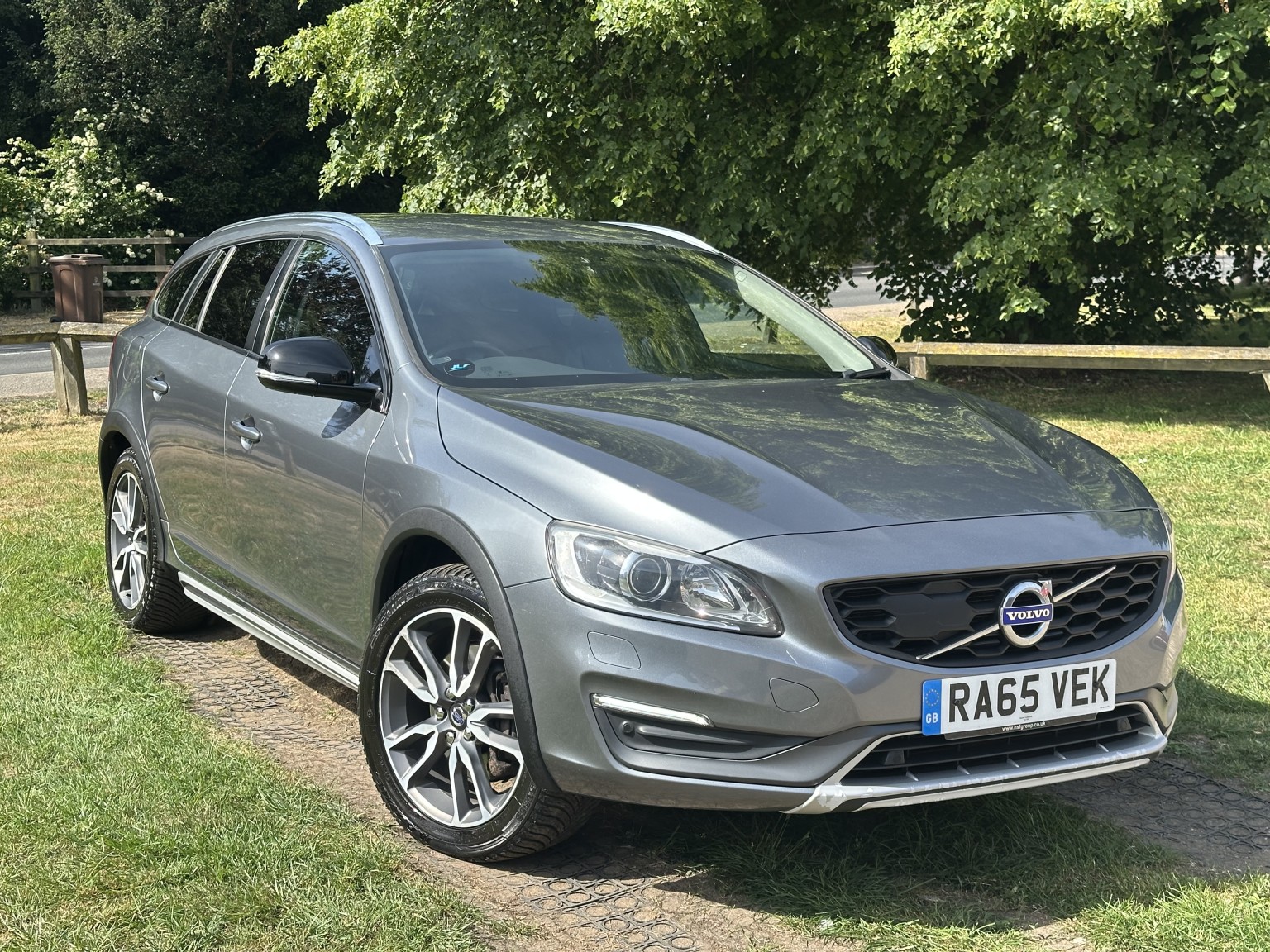 2016 Volvo V60 CROSS COUNTRY 2.4 Lux D4 AWD for sale, exterior front view