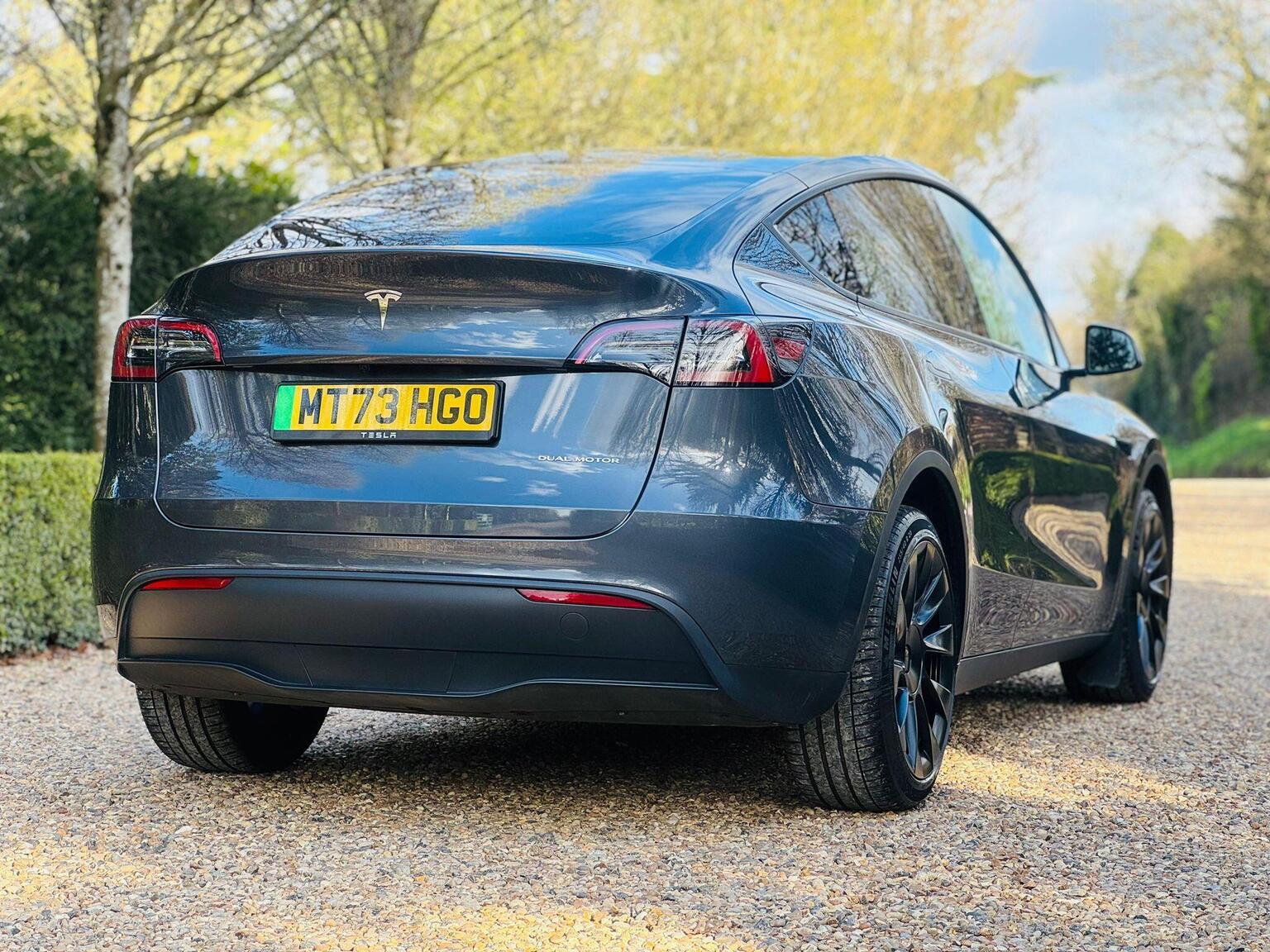 2023 Tesla MODEL Y (Dual Motor) Long Range Auto 4WDE 5dr, exterior view 4