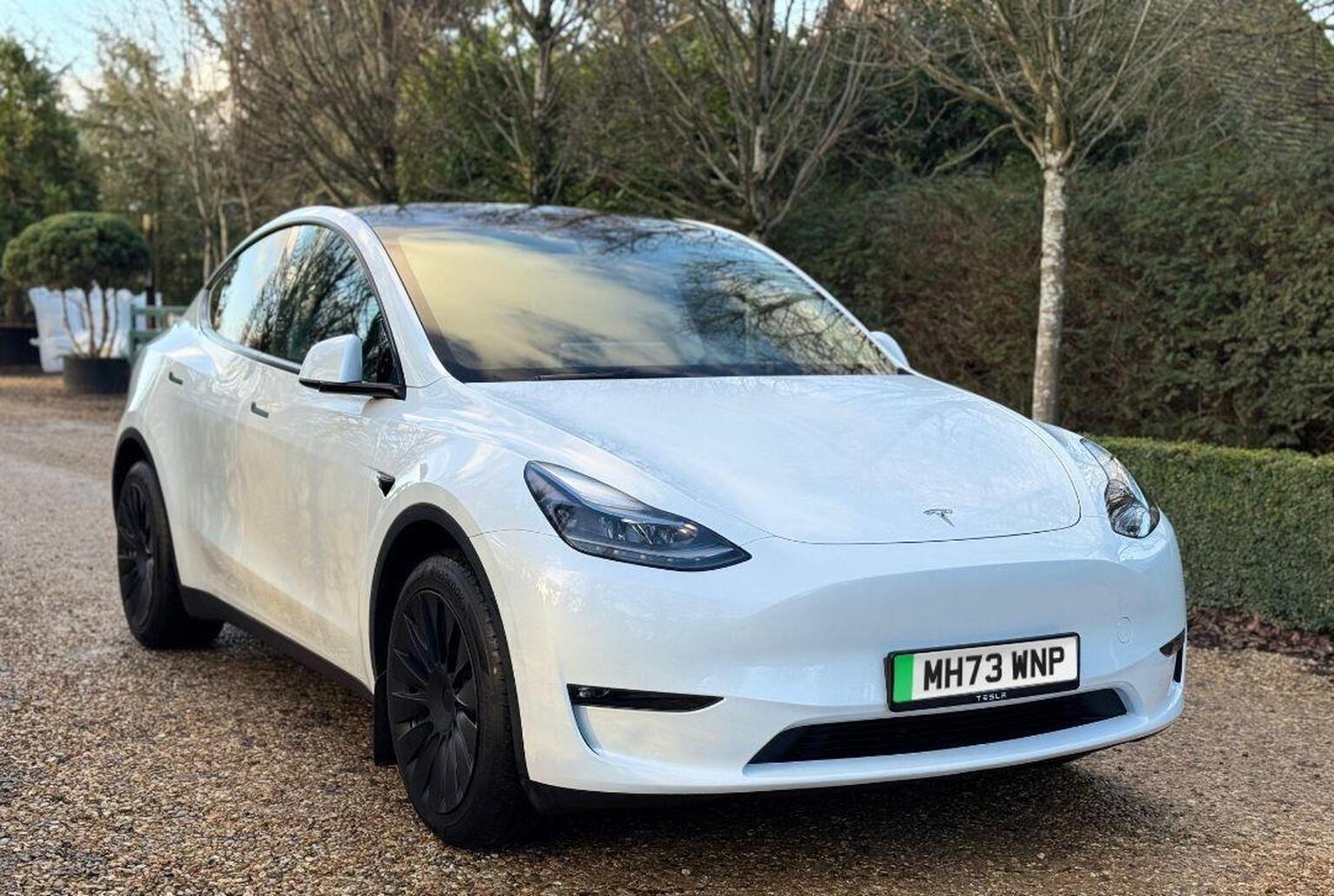 2024 Tesla MODEL Y (Dual Motor) Long Range Auto 4WDE 5dr, exterior view 2