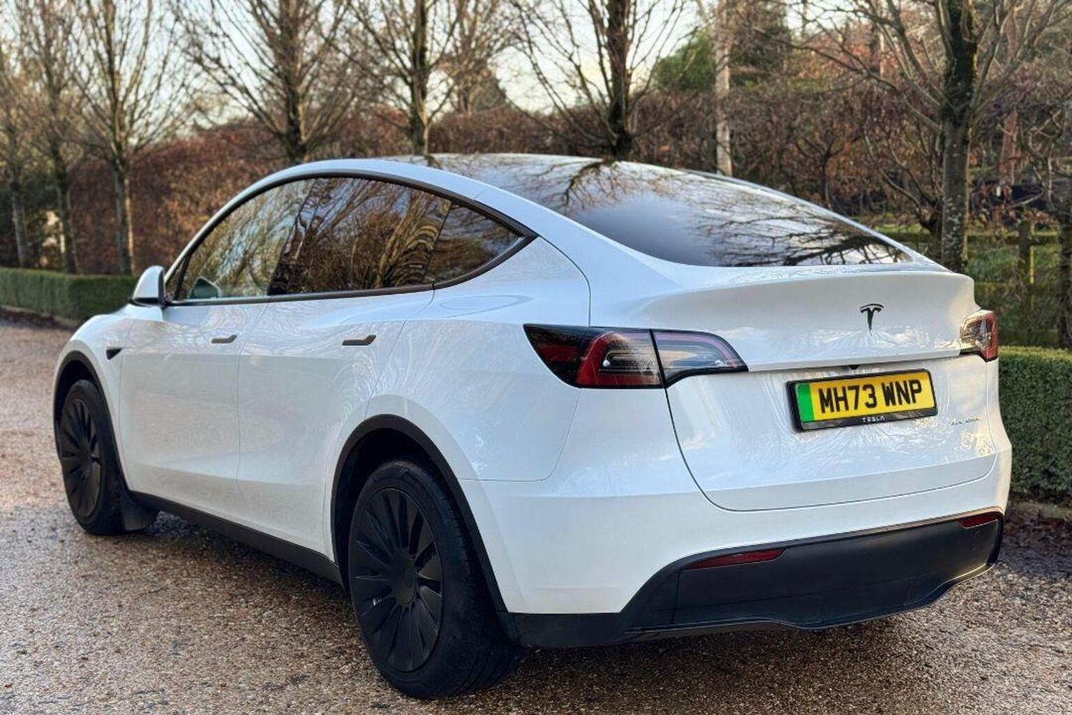 2024 Tesla MODEL Y (Dual Motor) Long Range Auto 4WDE 5dr, exterior view 4