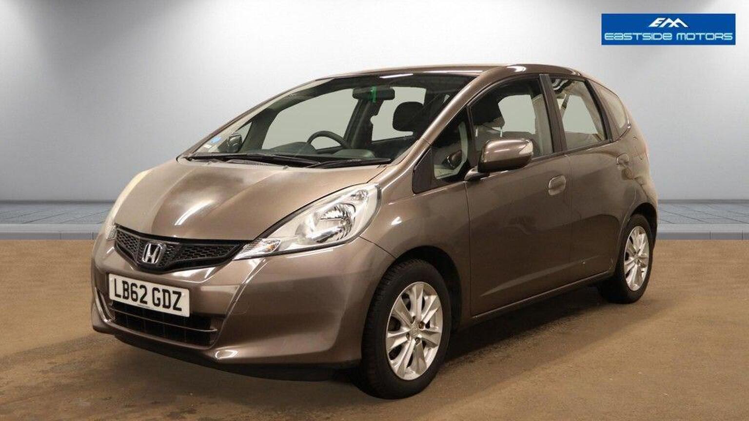 2013 Honda JAZZ 1.4 i-VTEC ES CVT Euro 5 5dr, exterior view 2